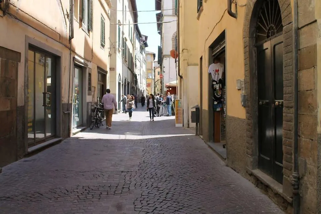 Apartment Appartamento Moderno In Centro Storico Lucca Italy